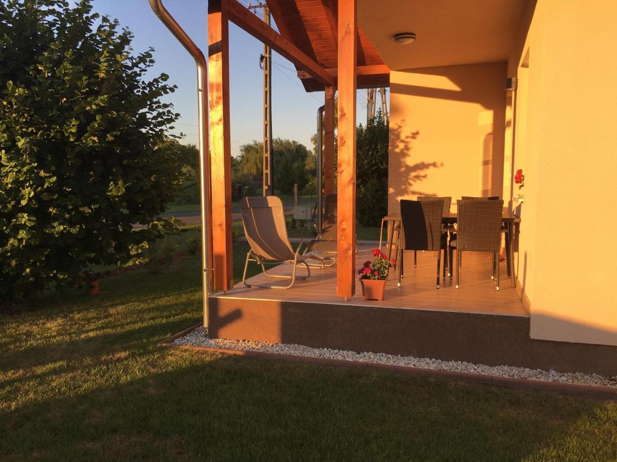 Konrad Apartman Villa Balatonmariafurdo Exterior photo